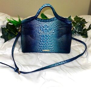 Elegant Blue Crocodile-Embossed Handbag 🩵
